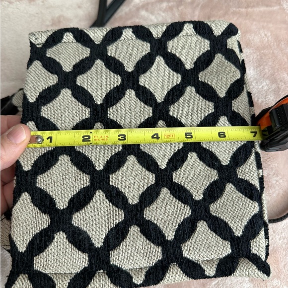 Elegant Black and Cream Patterned Women's Bag - Picture 7 of 7